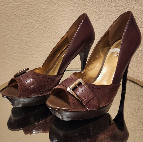 GUESS Brown Leather Heels Size 8.5M - Picture 1 of 7